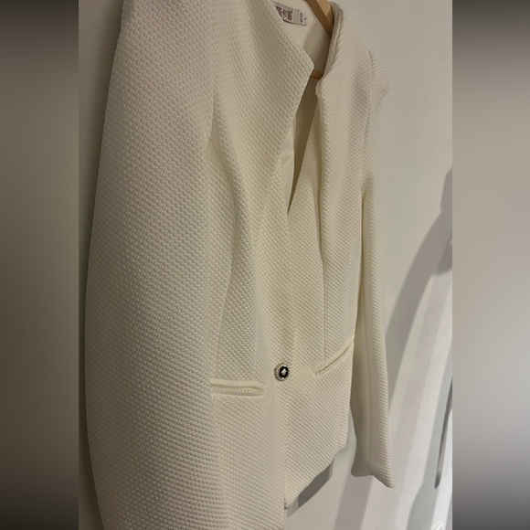 White blazer - Picture 4 of 4
